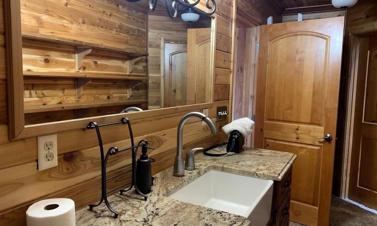 Photo of Bathroom in Mapleton