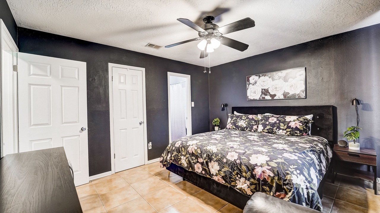 Photo of Bedroom in Humble