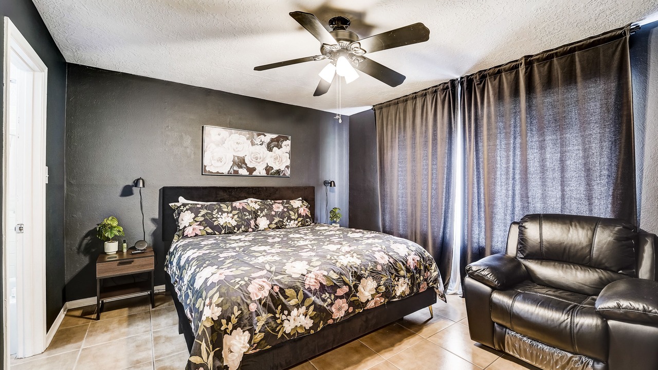Photo of Bedroom in Humble