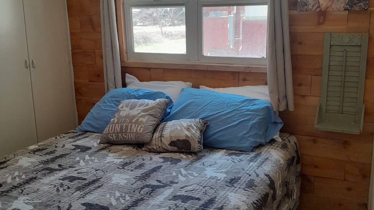 Photo of Bedroom in Garden Valley