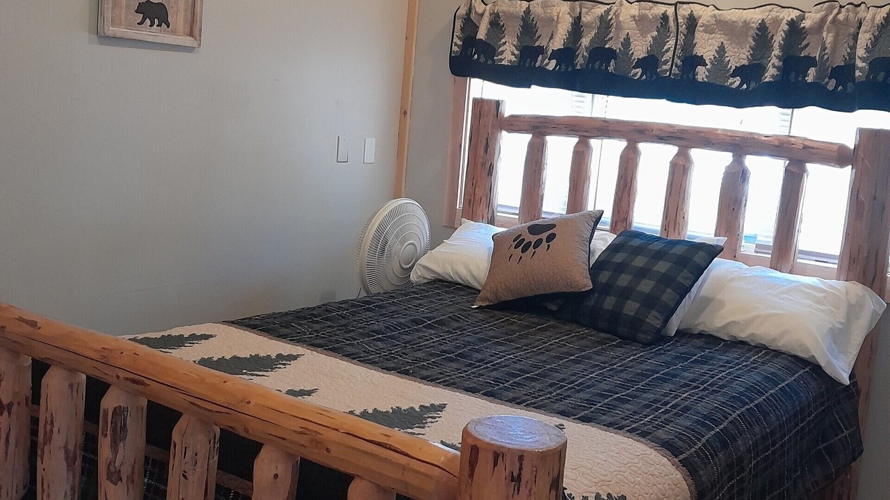 Photo of Bedroom in Garden Valley