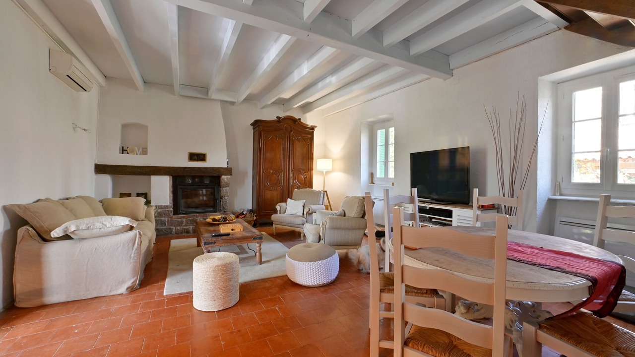 Photo of Livingroom in Chandolas