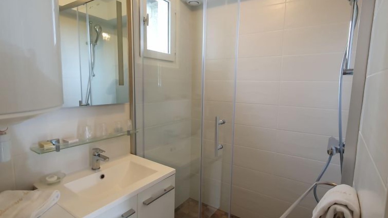 Photo of Bathroom in Saint-Jouan-des-Guerets