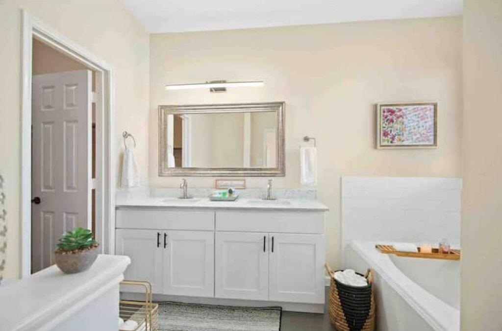 Photo of Bathroom in Clodine