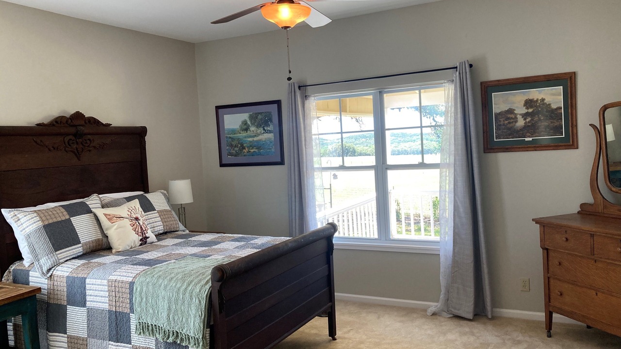 Photo of Bedroom in Kendalia