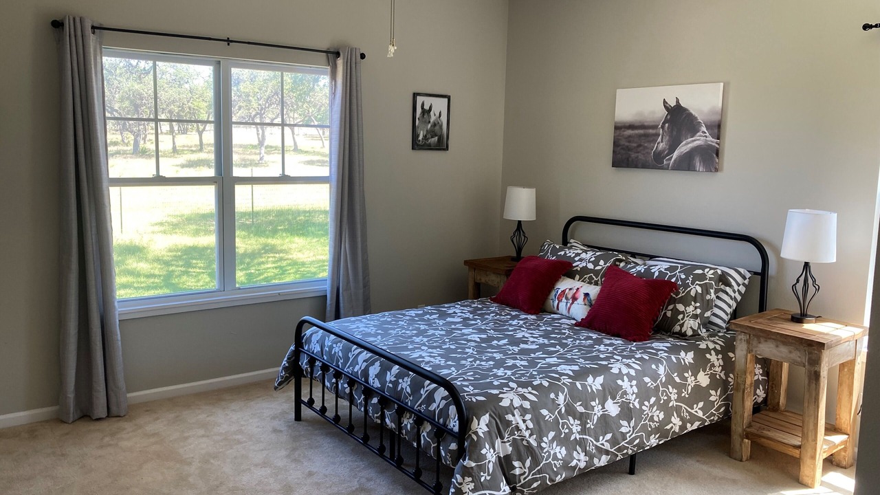 Photo of Bedroom in Kendalia