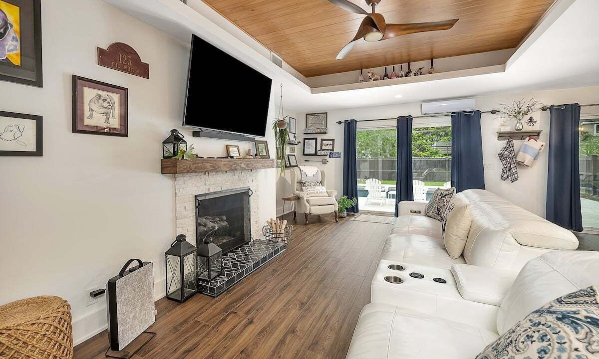 Photo of Livingroom in Saint Simons Heights
