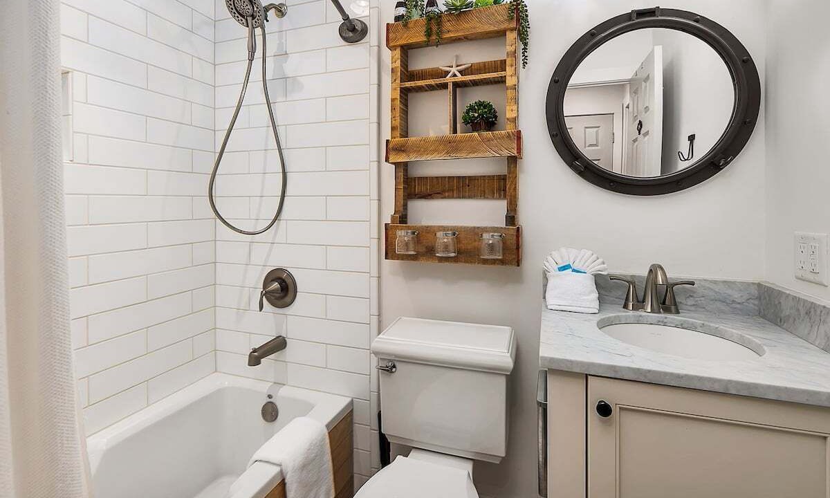 Photo of Bathroom in Saint Simons Heights