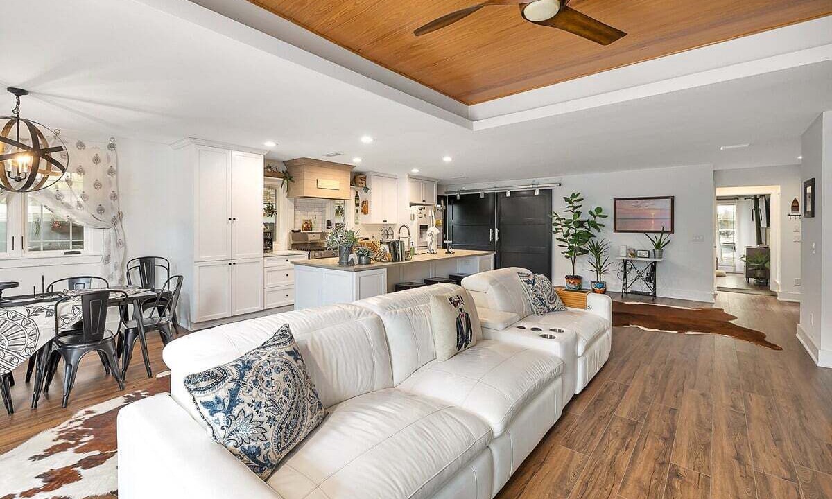 Photo of Livingroom in Saint Simons Heights