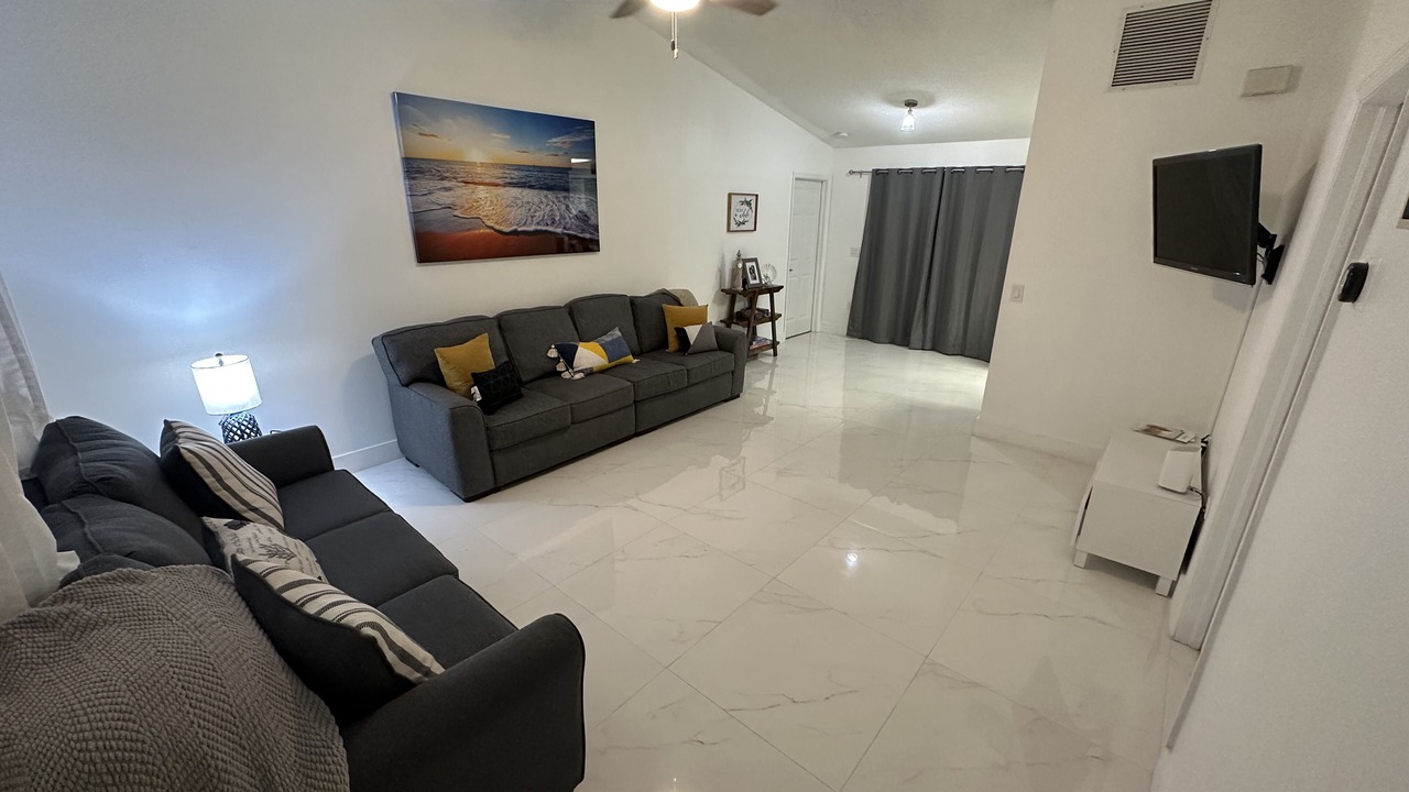 Photo of Livingroom in Venice Gardens