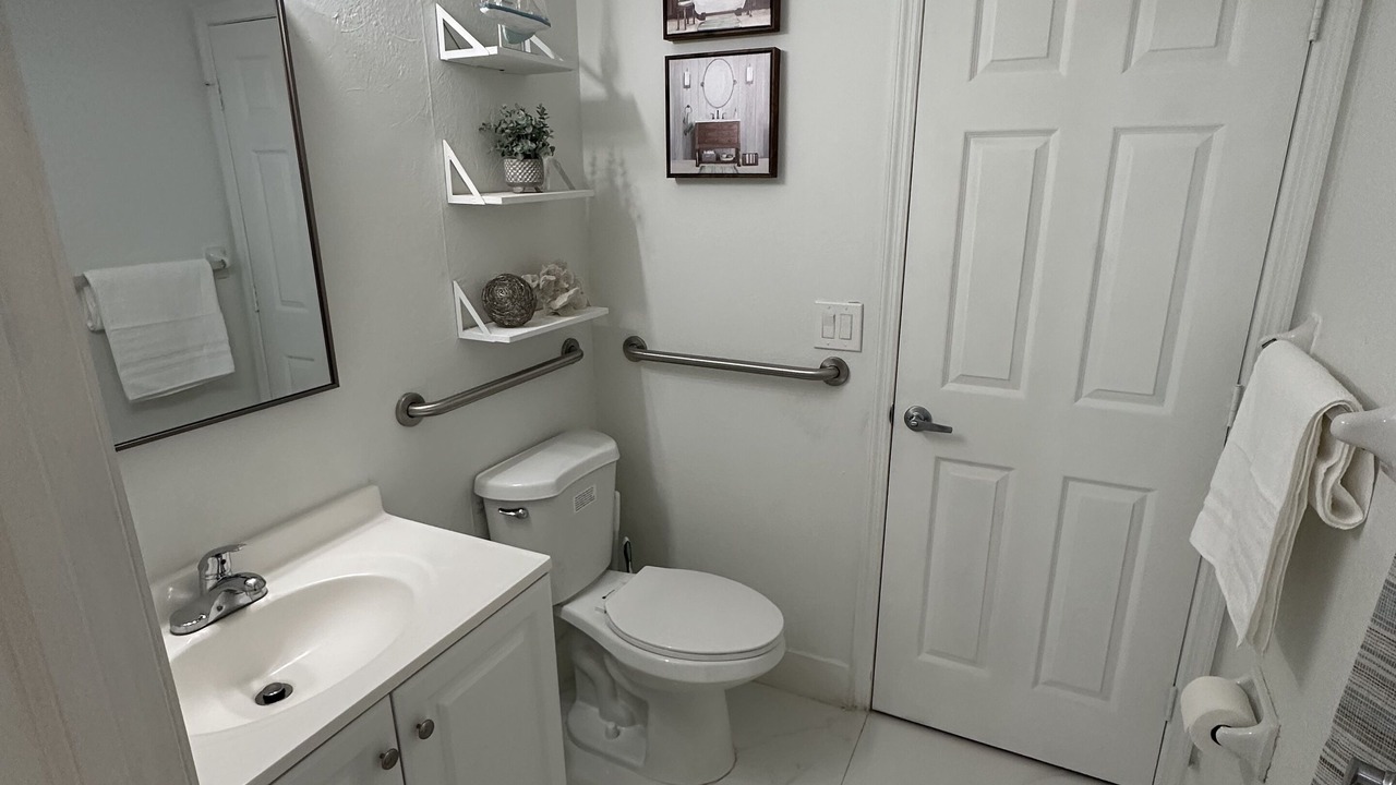 Photo of Bathroom in Venice Gardens