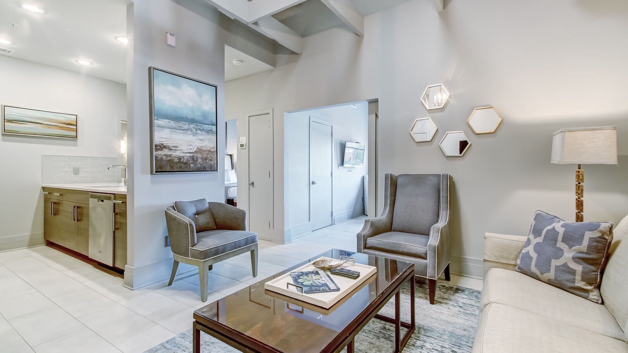 Photo of Livingroom in Historic District - North
