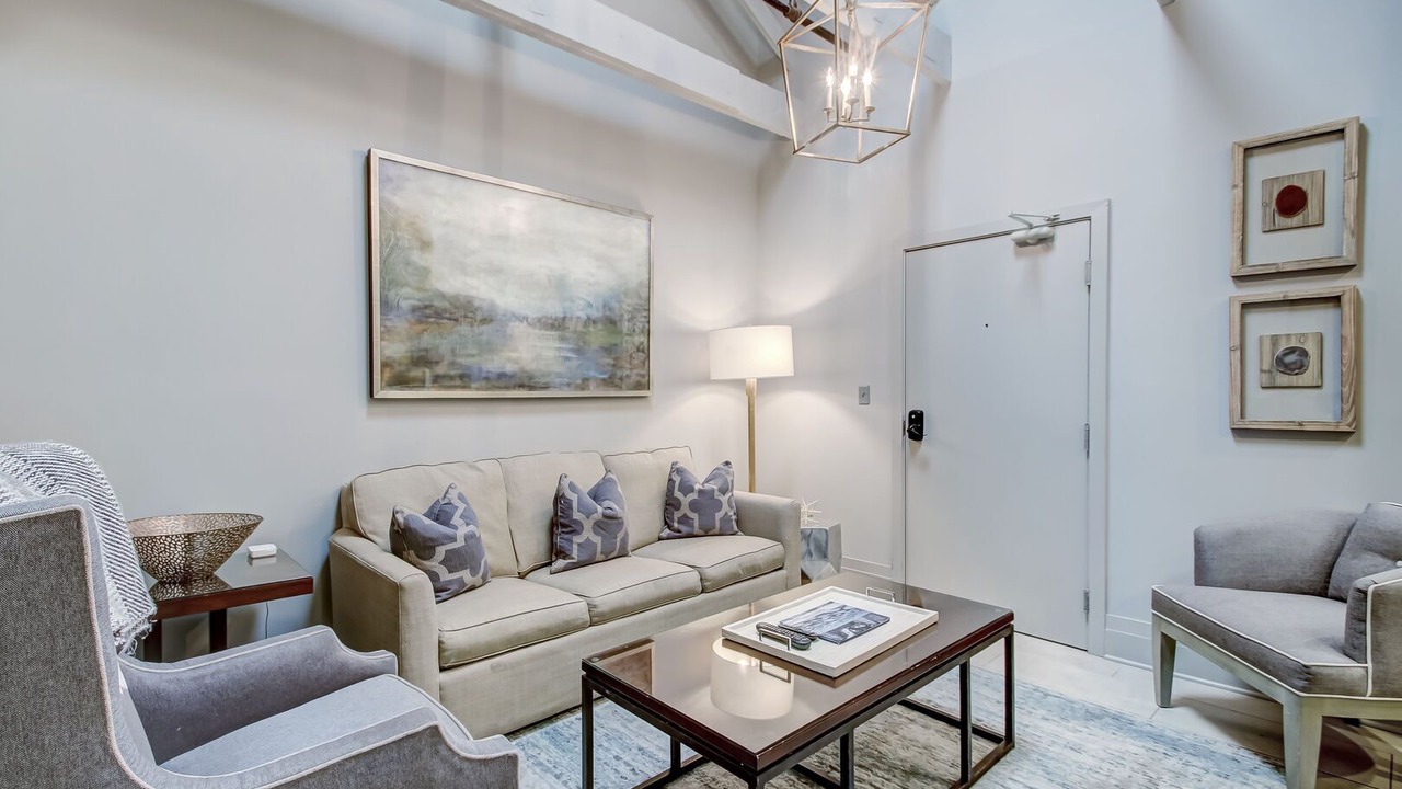 Photo of Livingroom in Historic District - North