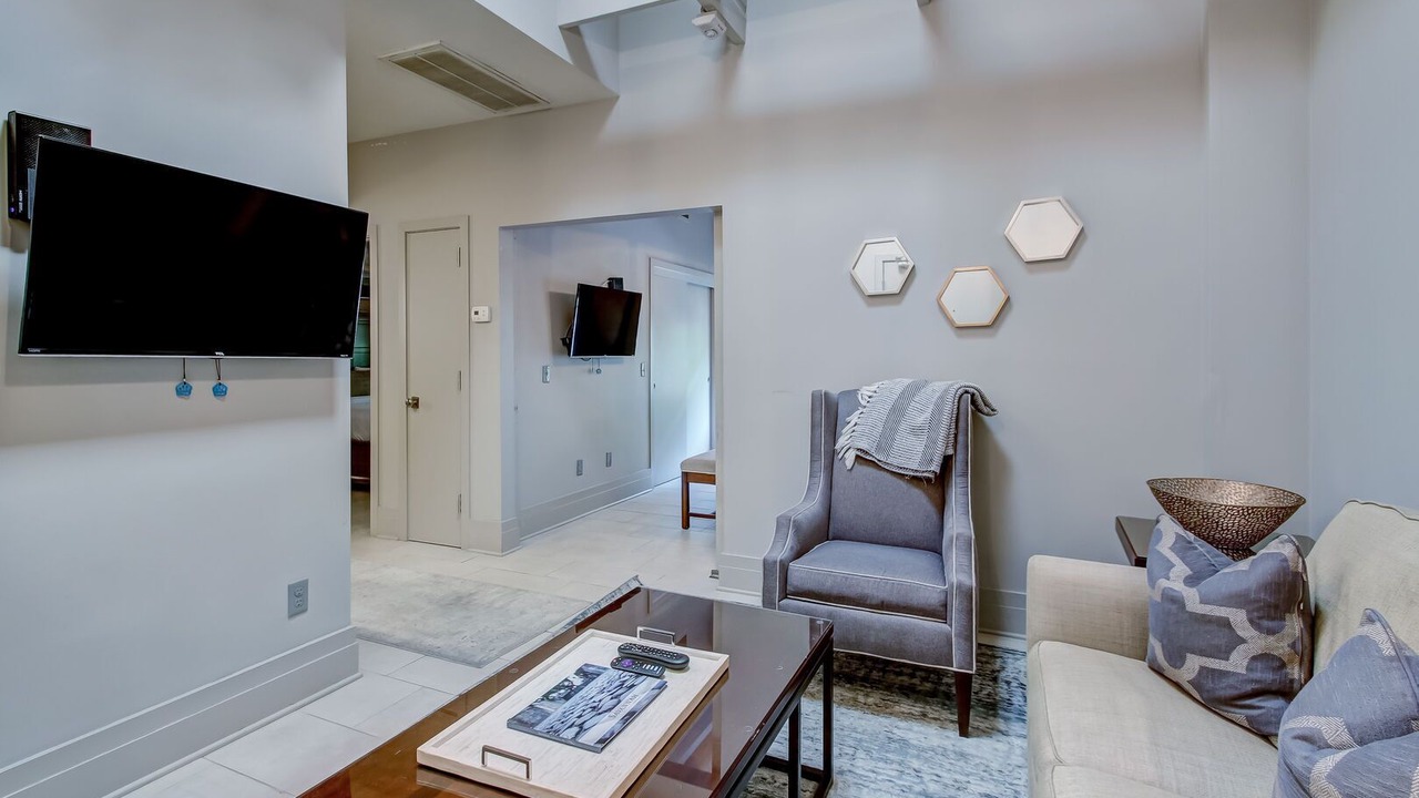 Photo of Livingroom in Historic District - North