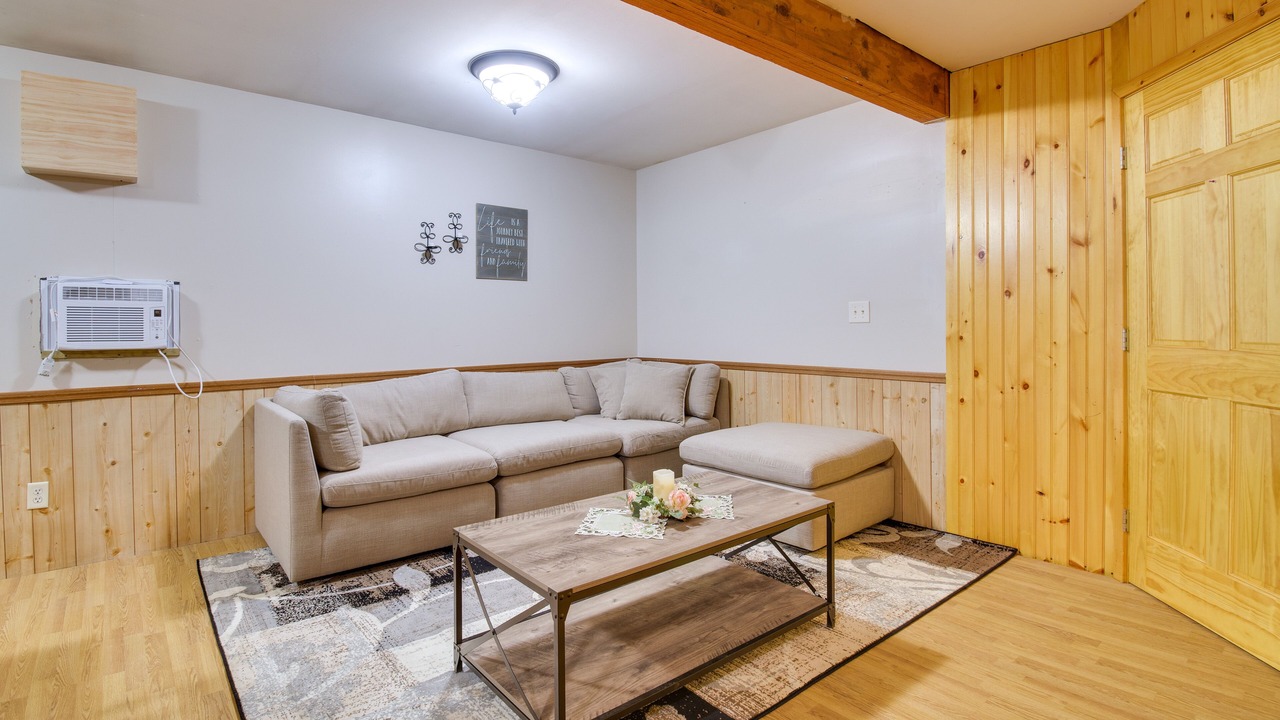 Photo of Livingroom in Romulus