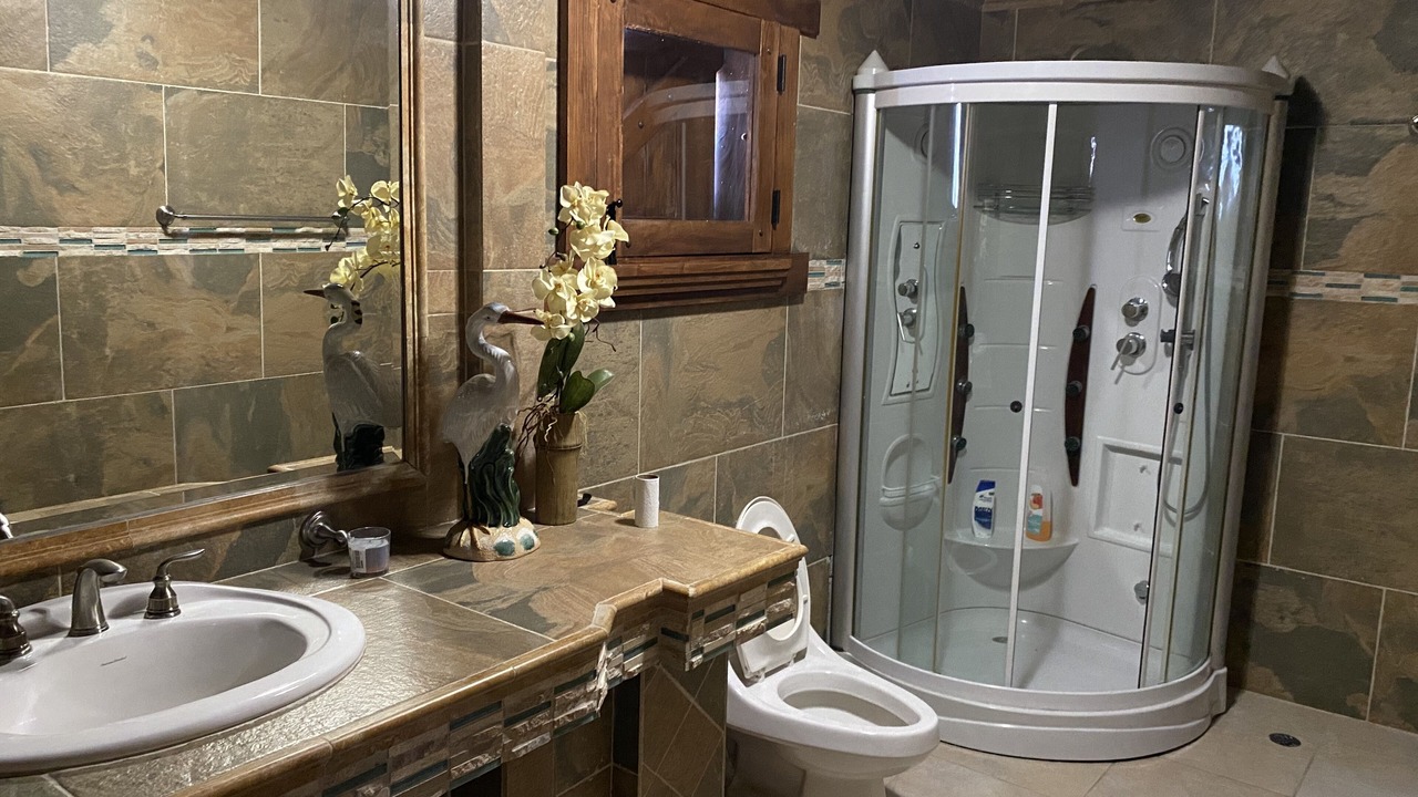 Photo of Bathroom in Pedro Brand