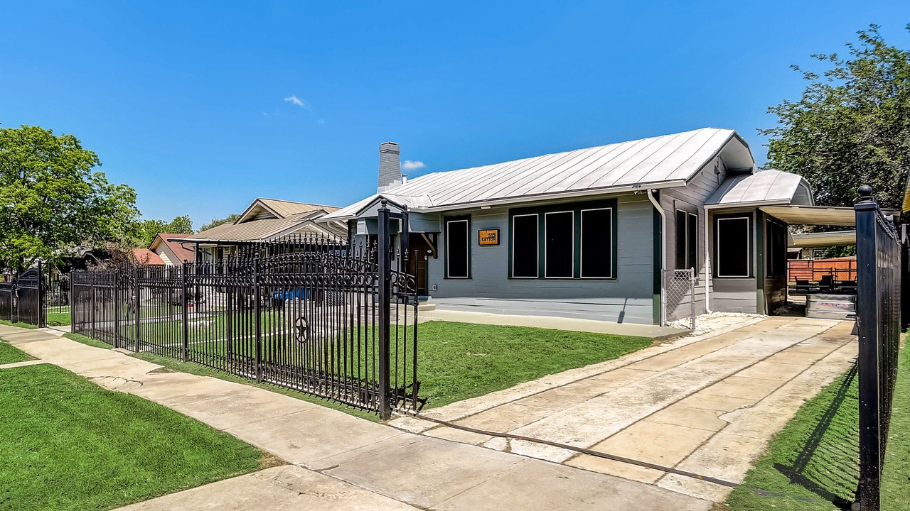 Photo of Outdoor in Highland Park
