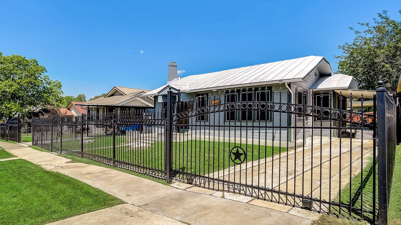 Photo of Outdoor in Highland Park