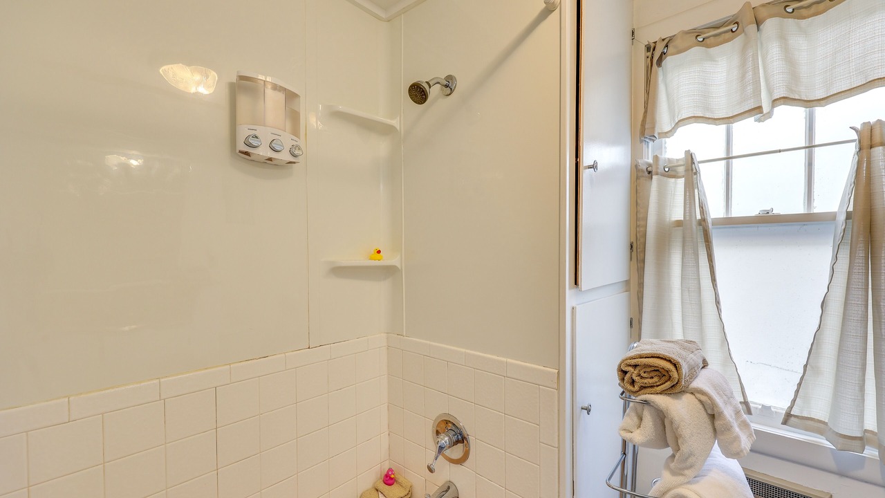 Photo of Bathroom in Eureka Springs Historic District