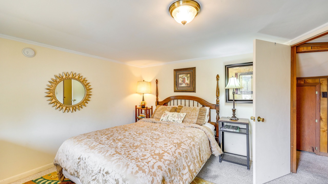Photo of Bedroom in Eureka Springs Historic District