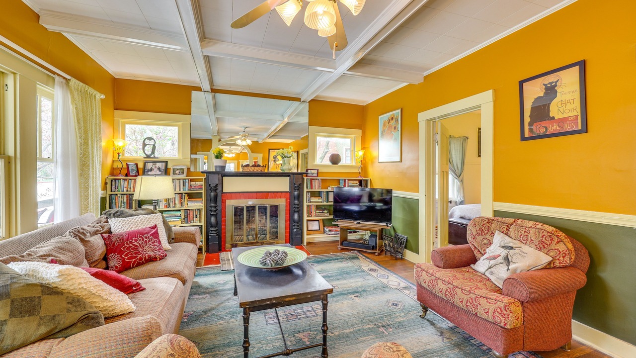 Photo of Bedroom in Eureka Springs Historic District