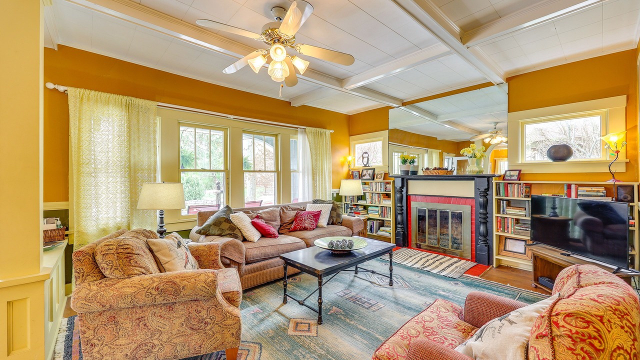 Photo of Livingroom in Eureka Springs Historic District