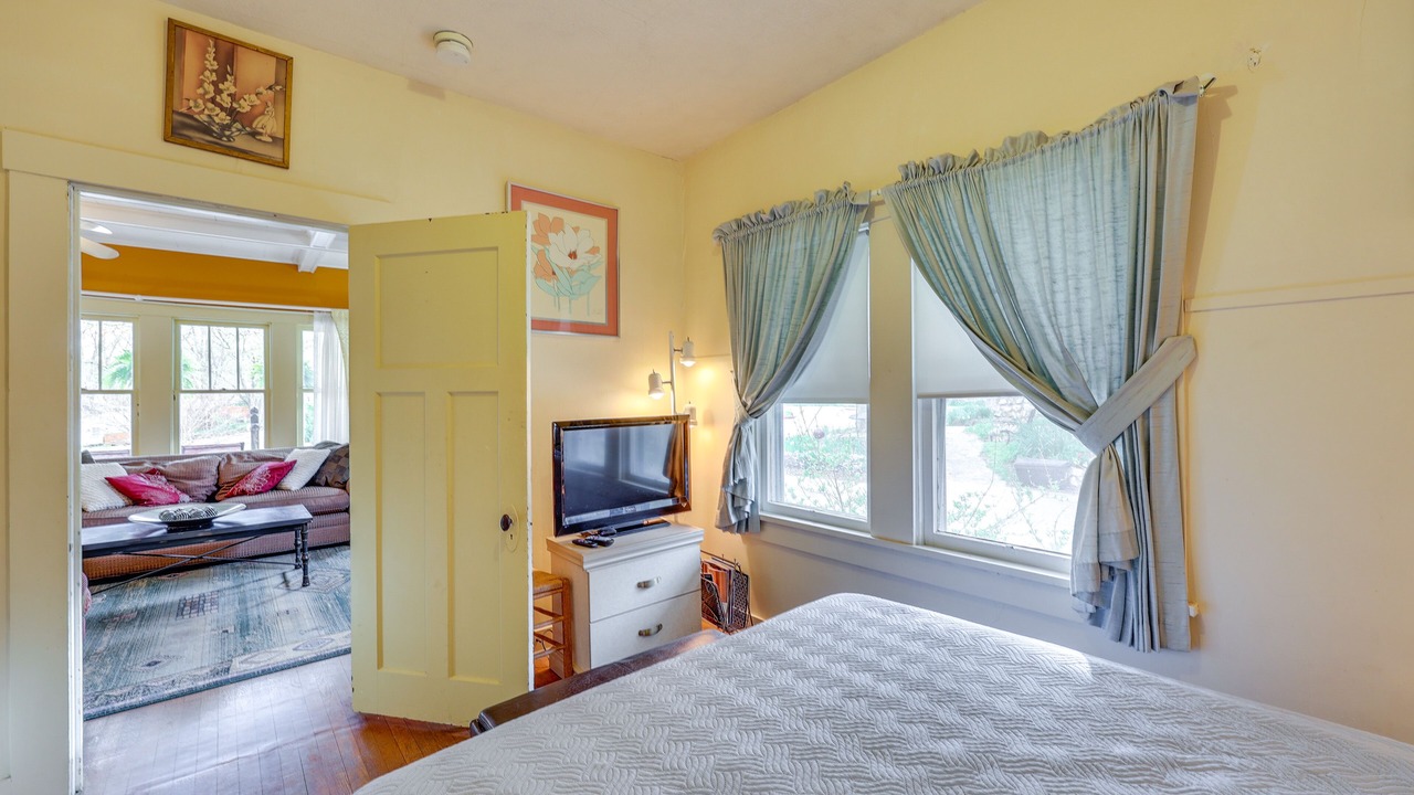 Photo of Bedroom in Eureka Springs Historic District