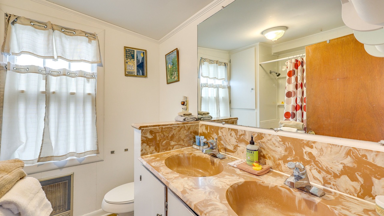 Photo of Bathroom in Eureka Springs Historic District