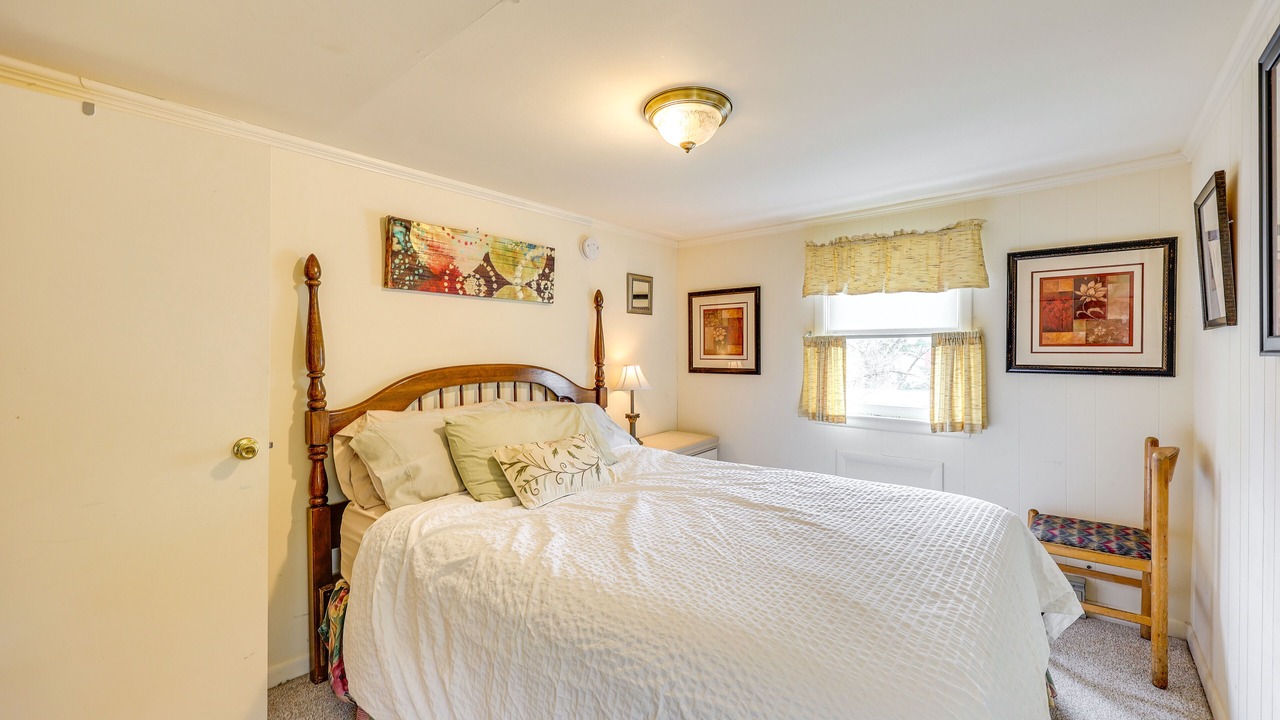 Photo of Bedroom in Eureka Springs Historic District