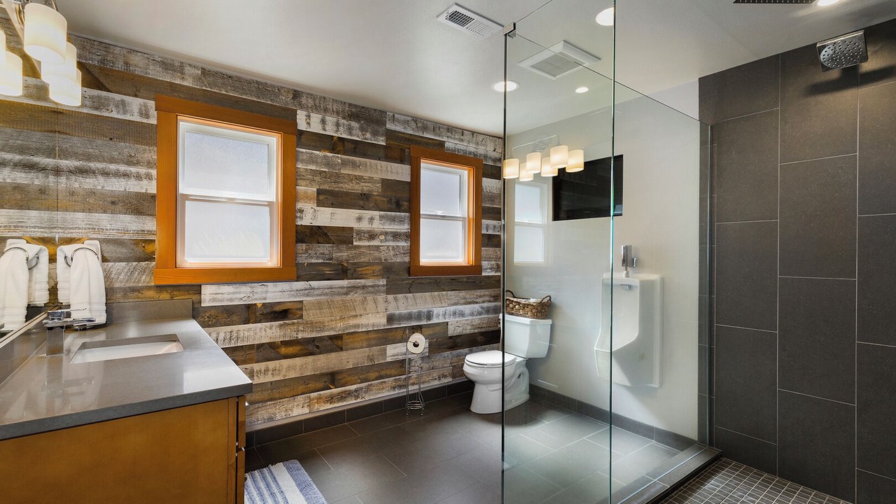 Photo of Bathroom in Rollingbay