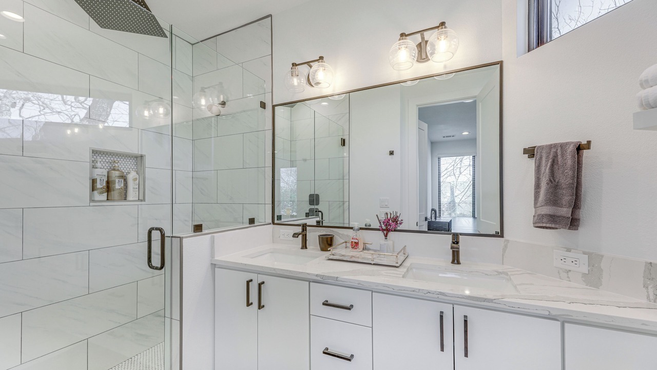 Photo of Bathroom in South Manchaca