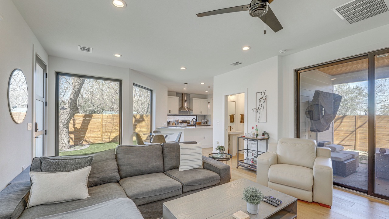 Photo of Livingroom in South Manchaca