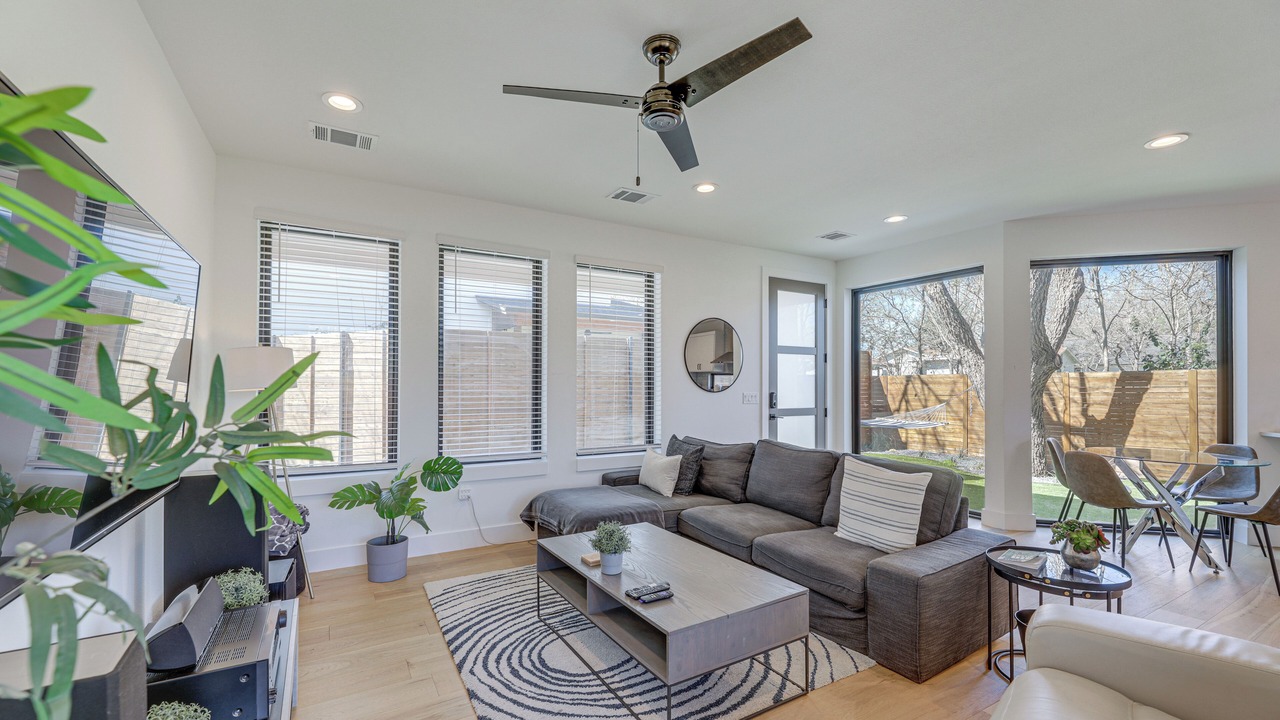 Photo of Livingroom in South Manchaca