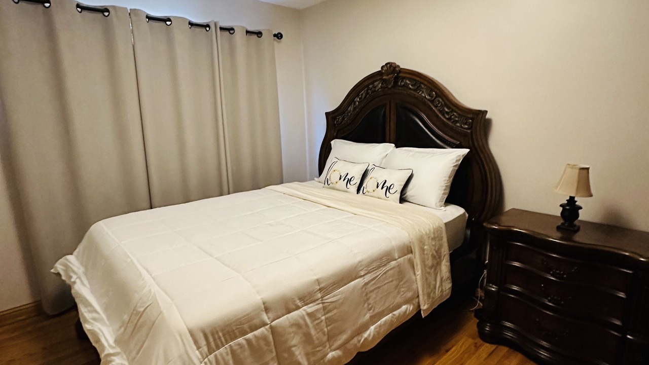 Photo of Bedroom in Glenview