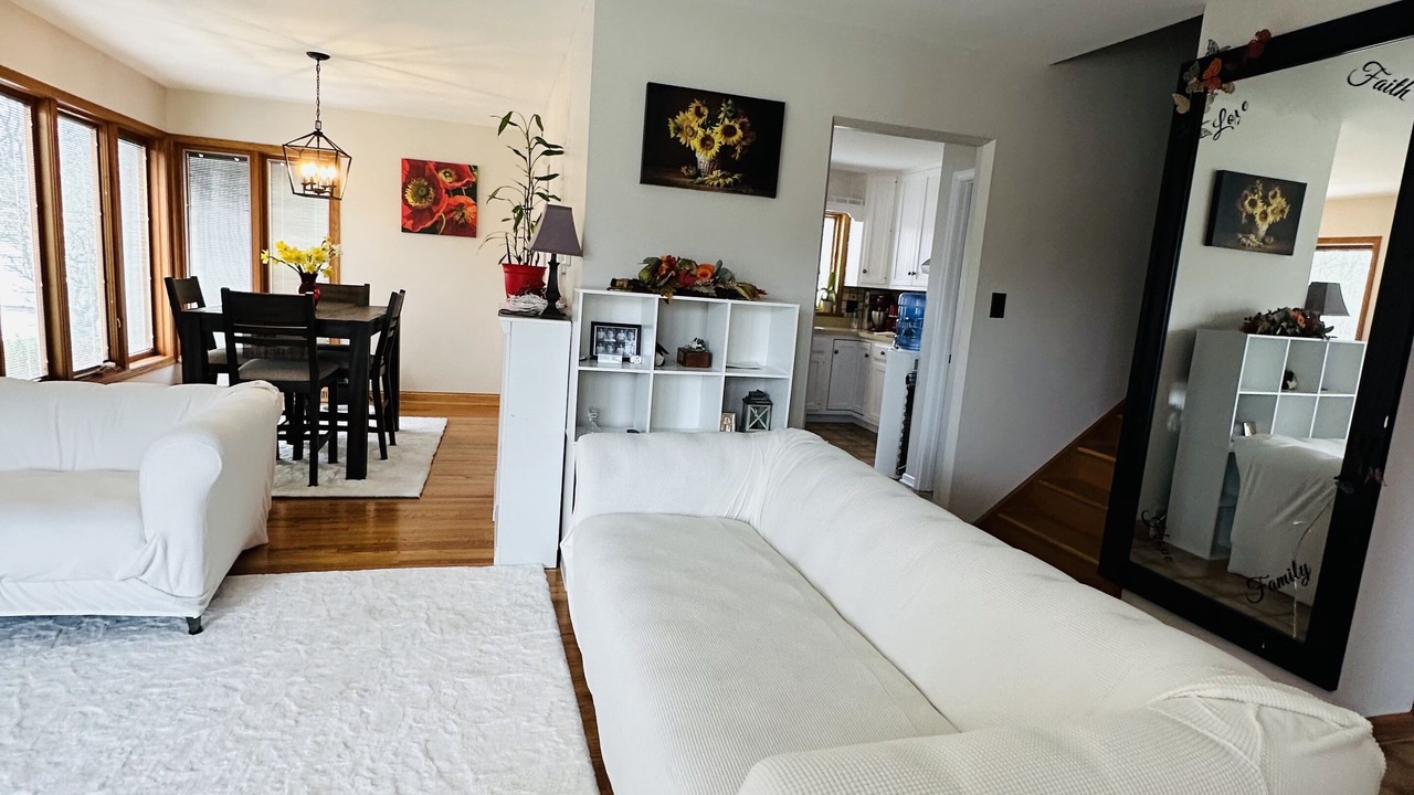 Photo of Livingroom in Glenview