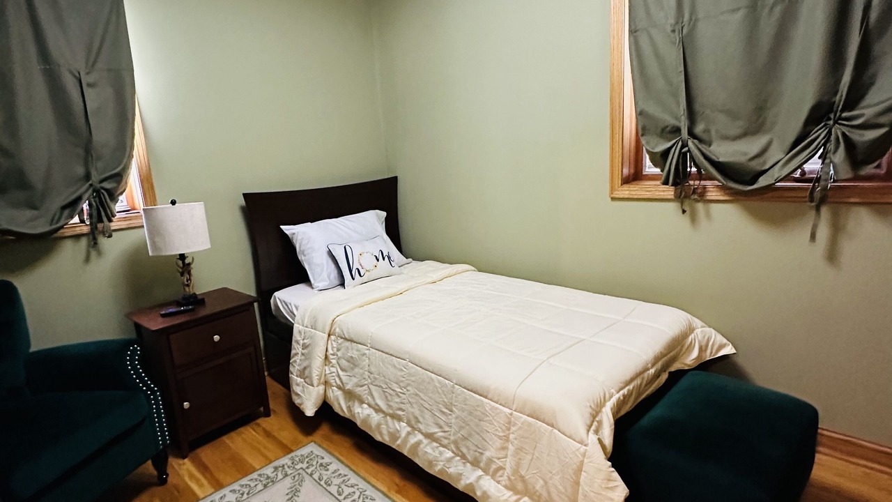 Photo of Bedroom in Glenview