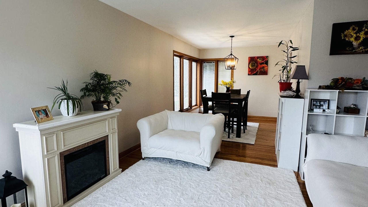 Photo of Livingroom in Glenview