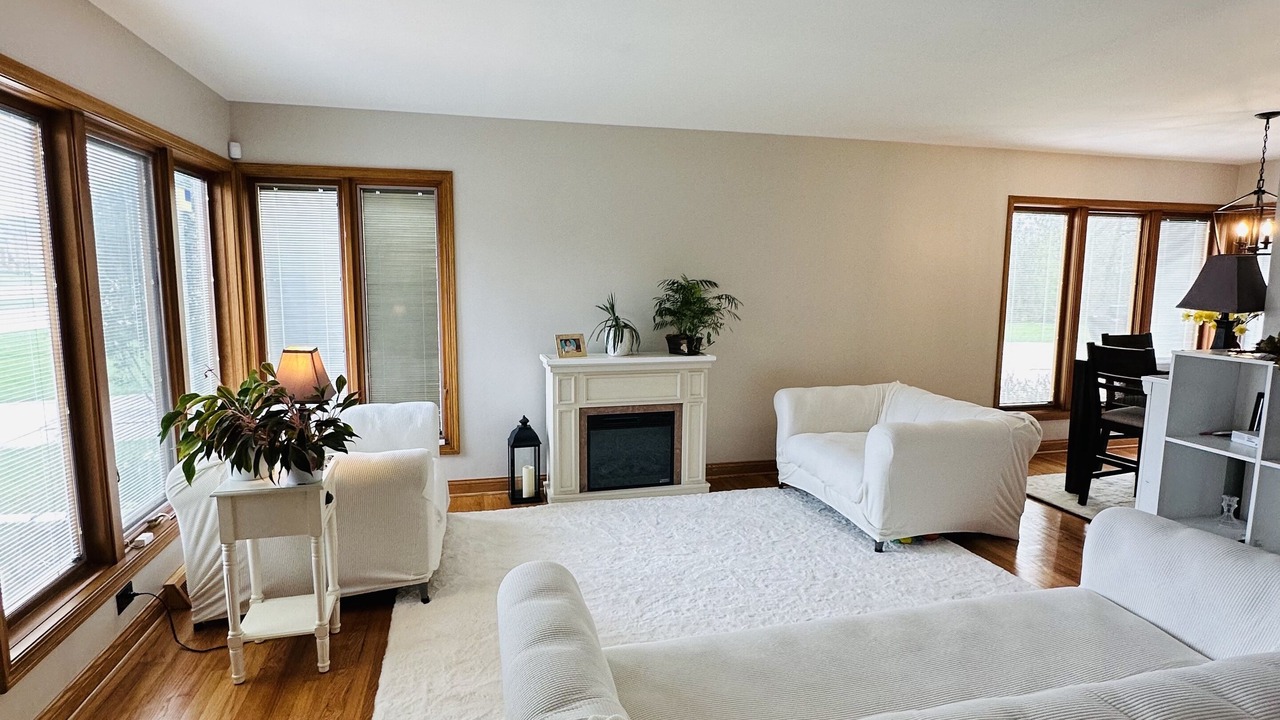 Photo of Livingroom in Glenview