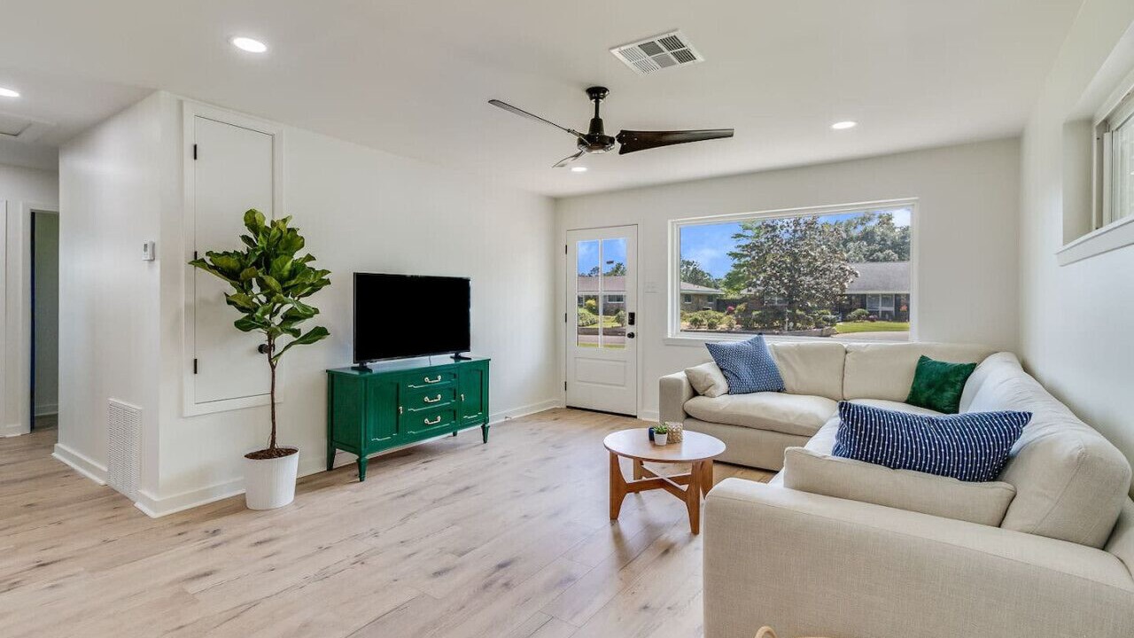 Photo of Livingroom in Lafayette