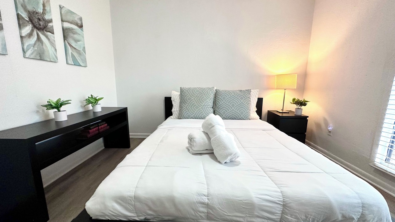 Photo of Bedroom in Point Venture