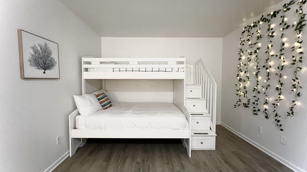 Photo of Bedroom in Point Venture