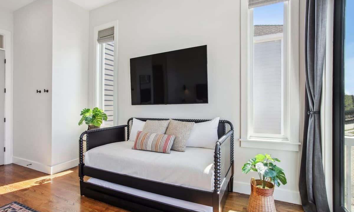 Photo of Livingroom in Lower Garden District