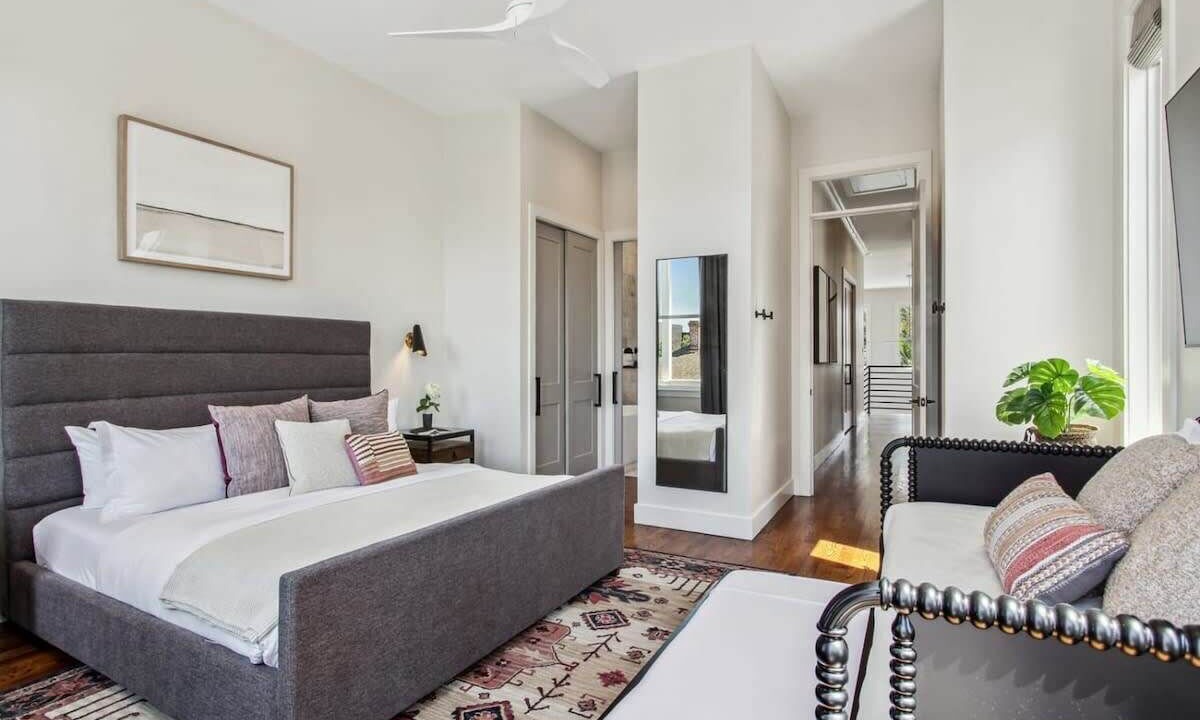 Photo of Bedroom in Lower Garden District