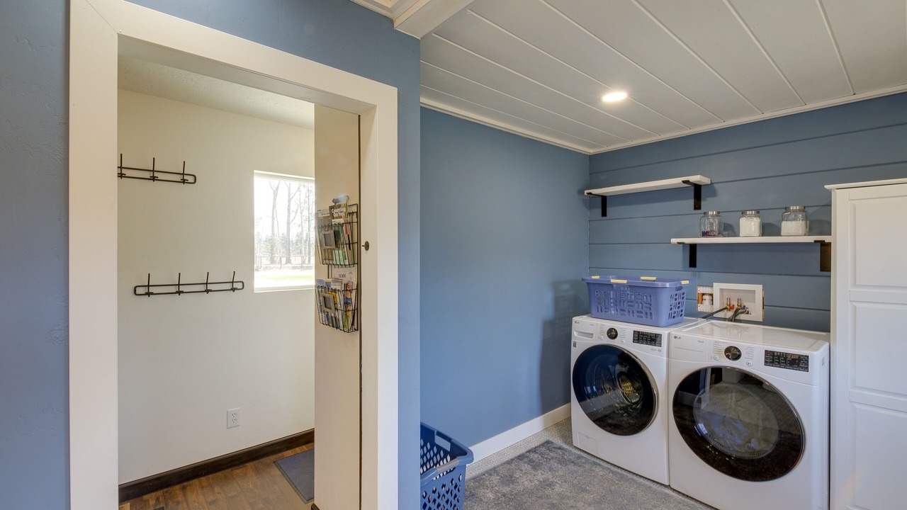 Photo of Others in Victor