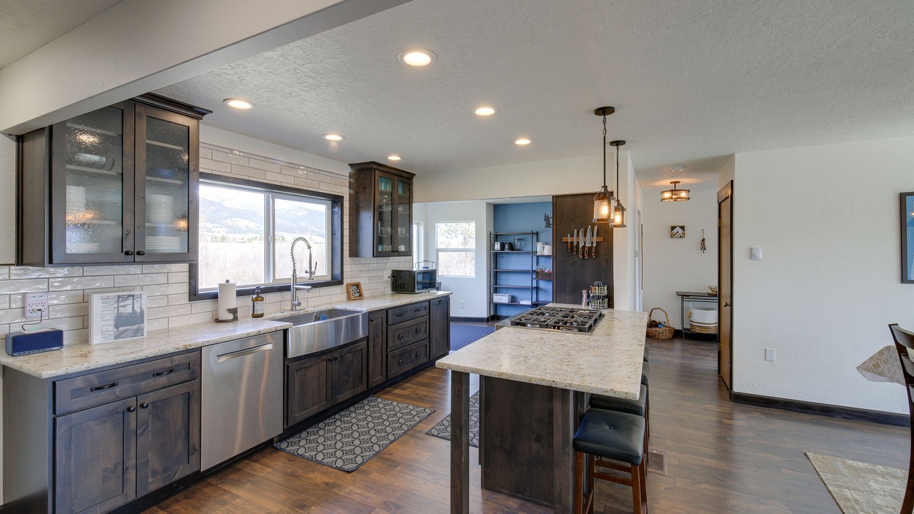 Photo of Others in Victor