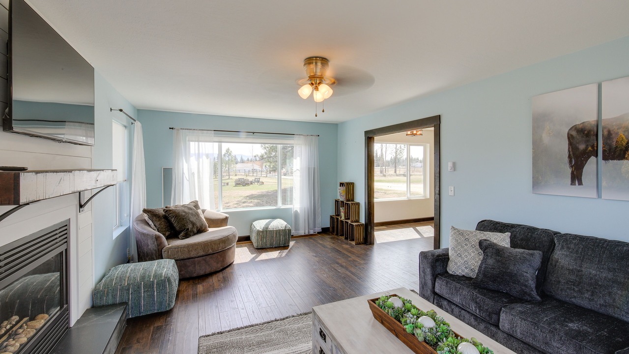 Photo of Livingroom in Victor