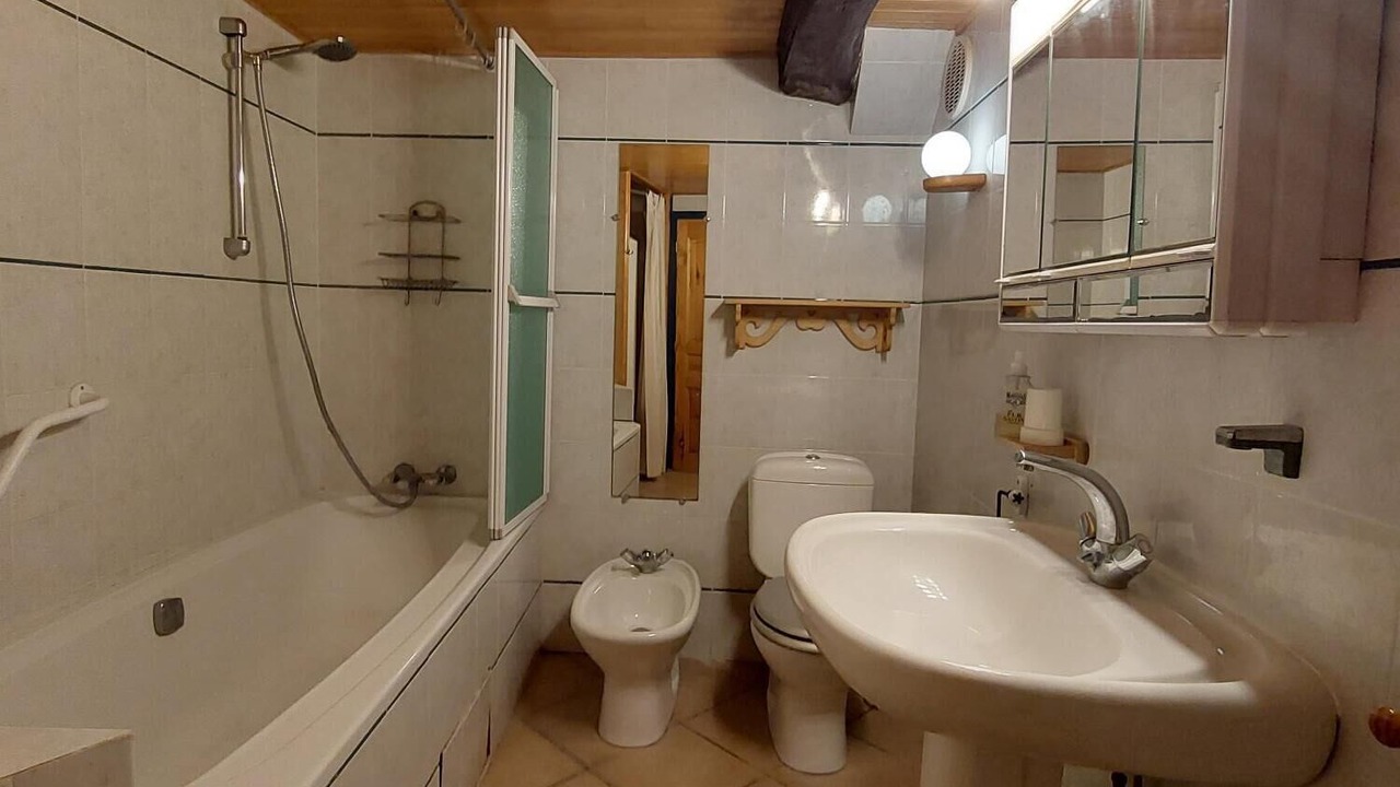 Photo of Bathroom in Tuchan