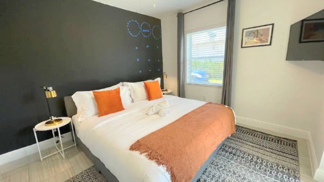 Photo of Bedroom in Royal Poinciana