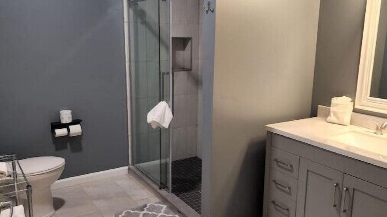 Photo of Bathroom in Downtown Niagara Falls