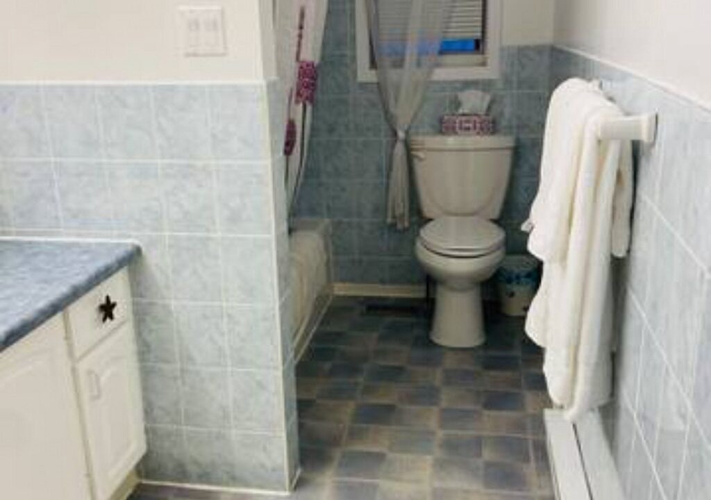 Photo of Bathroom in Colpoys Bay